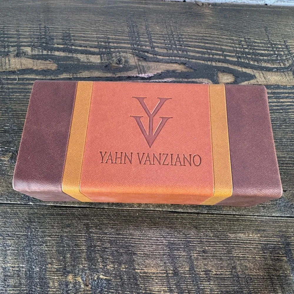 Yahn Vanziano Wren Sunglasses Black Good Square Frame Gold Logo With Case